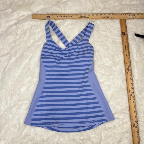 Lululemon Core Kicker Tank in Apex Stripe Lavender Dusk Built in Bra Sz 8 Yoga - Picture 4 of 9